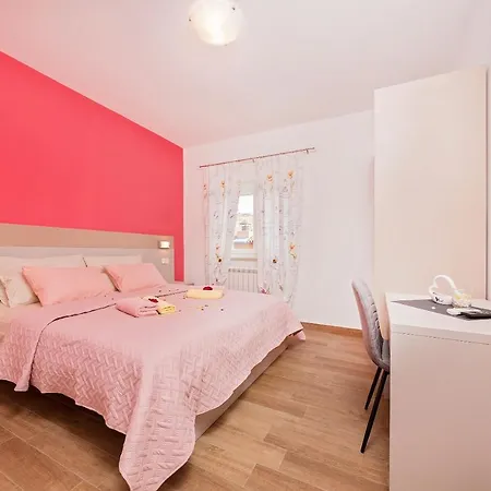 Petra Villa Kastelir